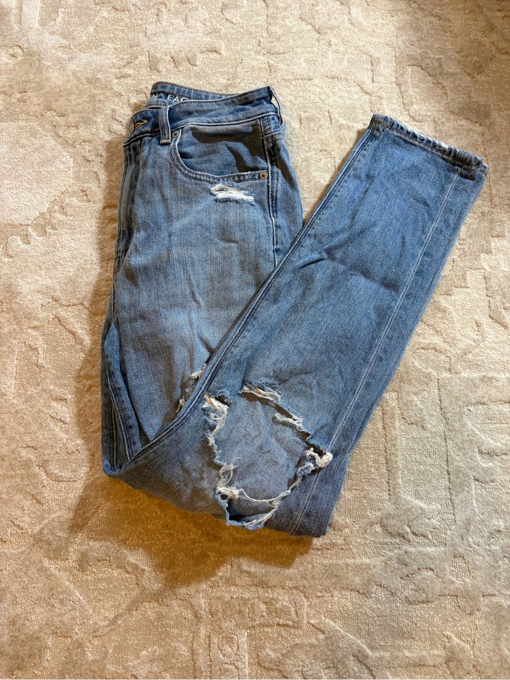 American Eagle light blue jeans